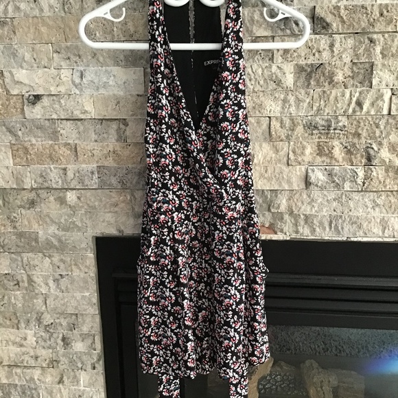 Express Floral Romper - Picture 2 of 3